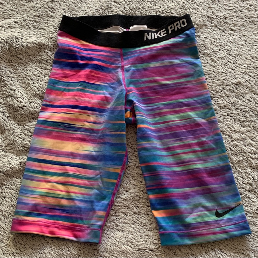 Nike Pro women’s bike short rainbow multicolor M
